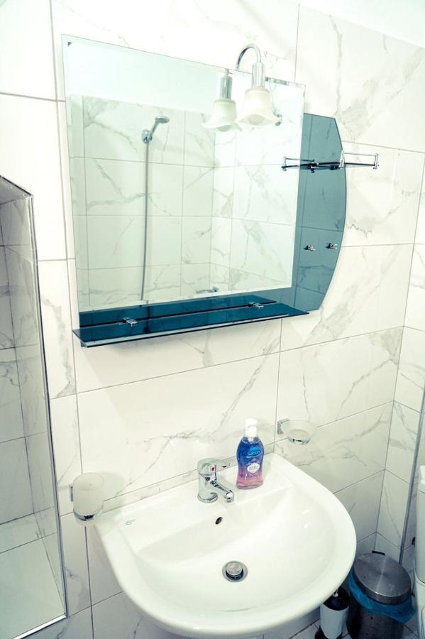 Cico Hostel &Private Room Gjirokastër 외부 사진