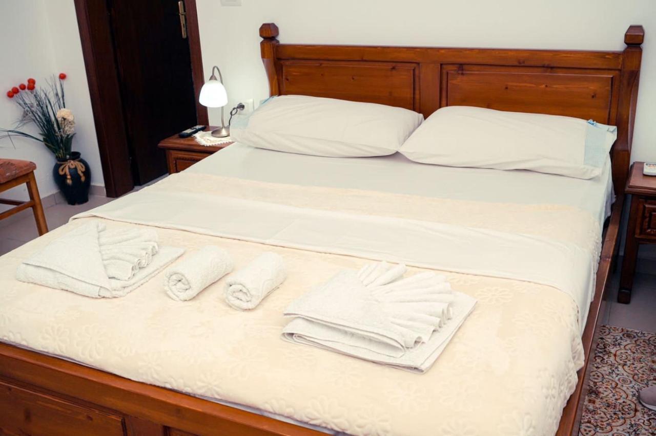 Cico Hostel &Private Room Gjirokastër 외부 사진