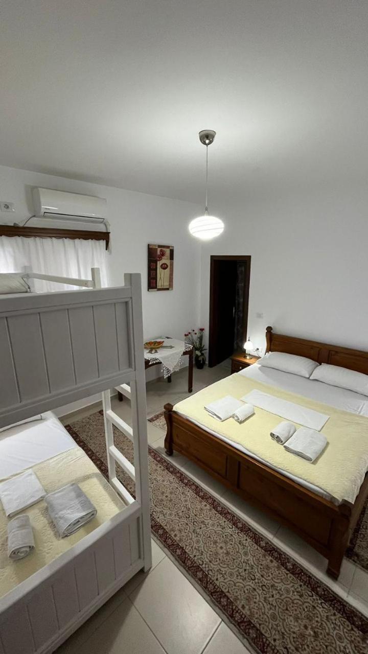Cico Hostel &Private Room Gjirokastër 외부 사진