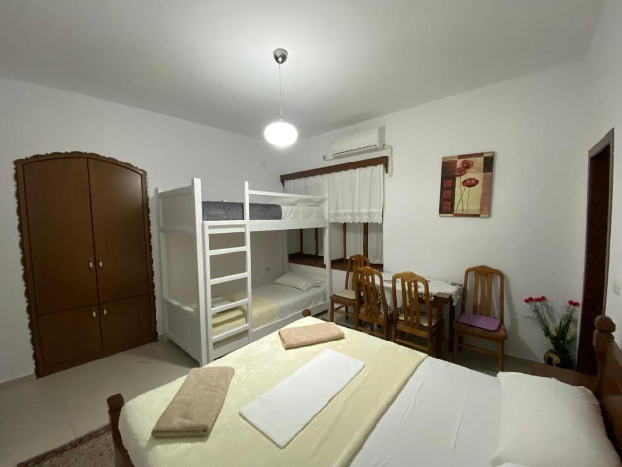 Cico Hostel &Private Room Gjirokastër 외부 사진