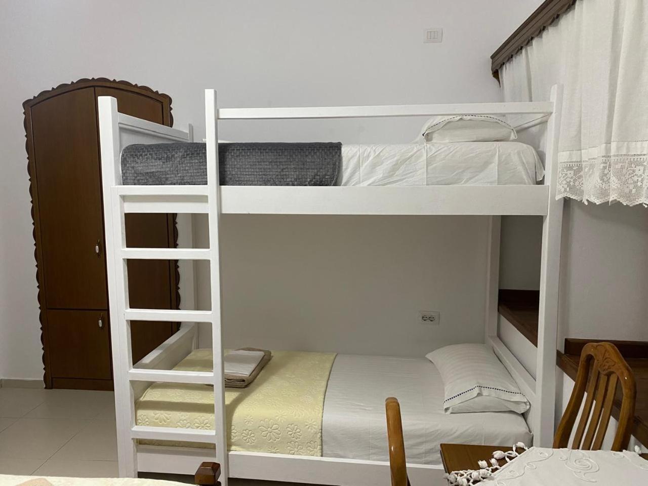 Cico Hostel &Private Room Gjirokastër 외부 사진