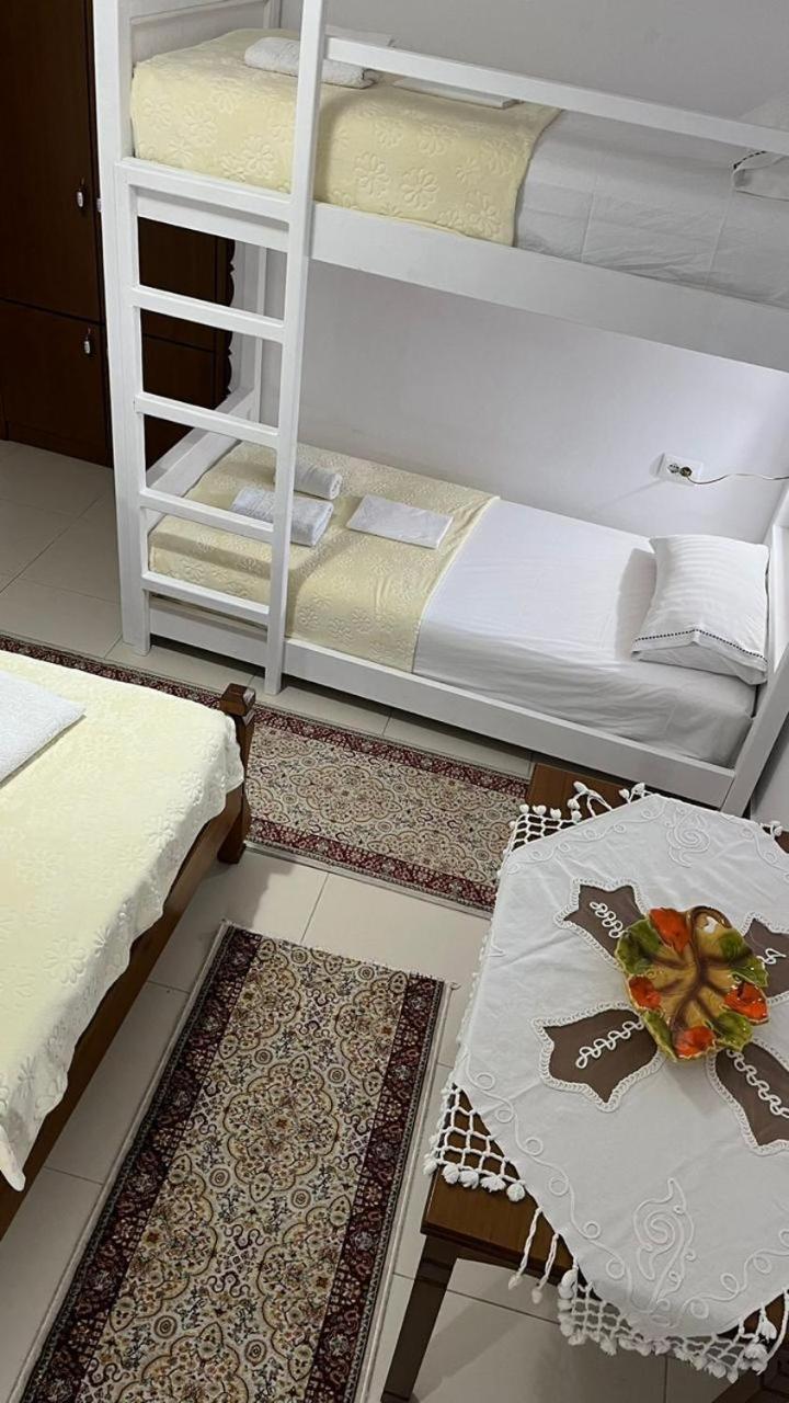 Cico Hostel &Private Room Gjirokastër 외부 사진