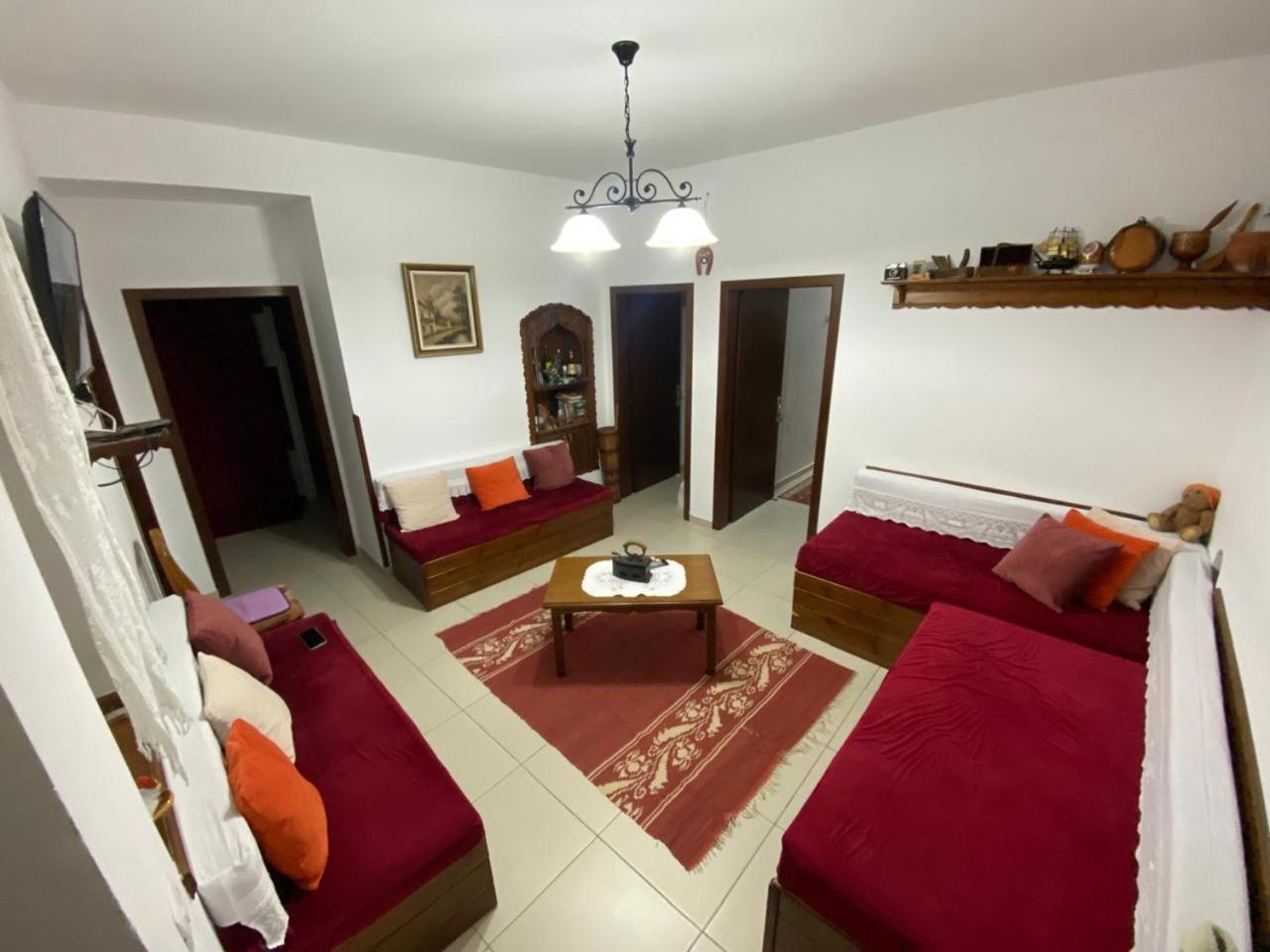 Cico Hostel &Private Room Gjirokastër 외부 사진